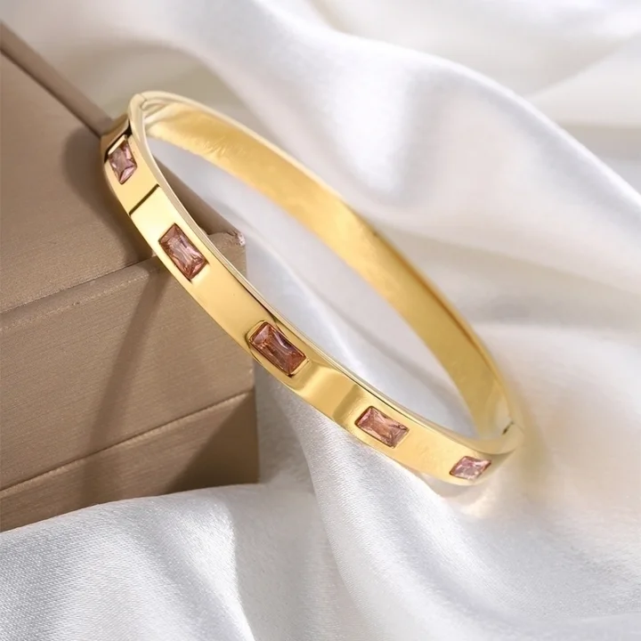 L’Amouré Bangle