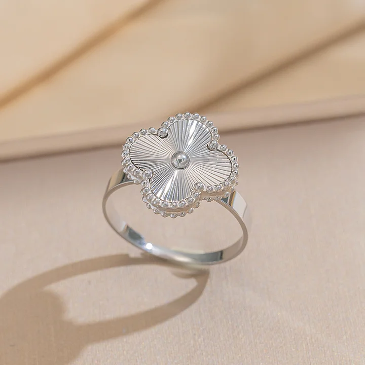 Maison Clover Ring